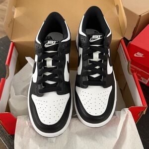 *BRAND NEW* NIKE Dunk Low (GS) (Boys 6/Women’s 7.5)